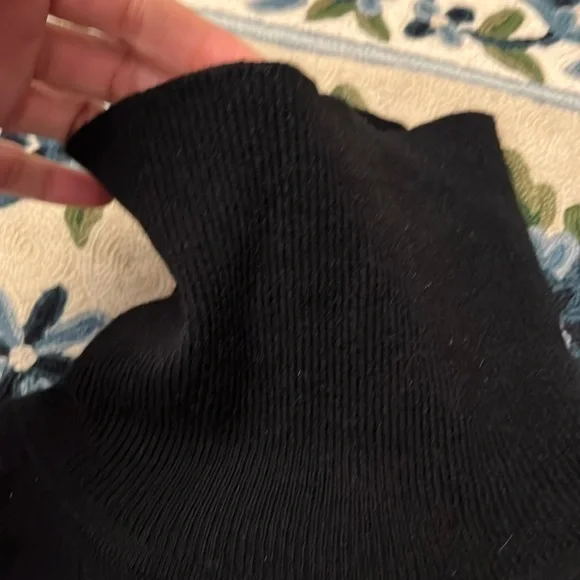 Men’s 100% cashmere turtleneck pullover. Warm and cozy. Size L